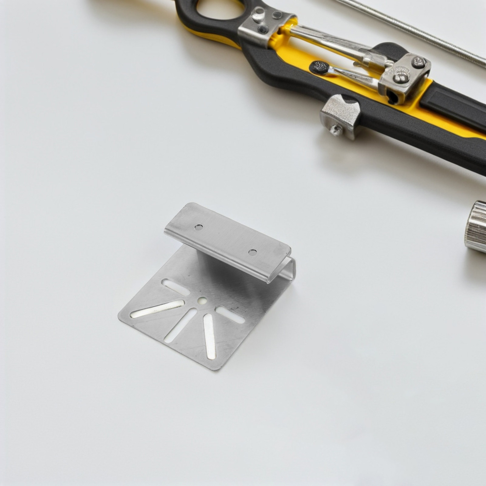 Supporto in acciaio inossidabi - Eufy Camera S340 recensione e prezzo